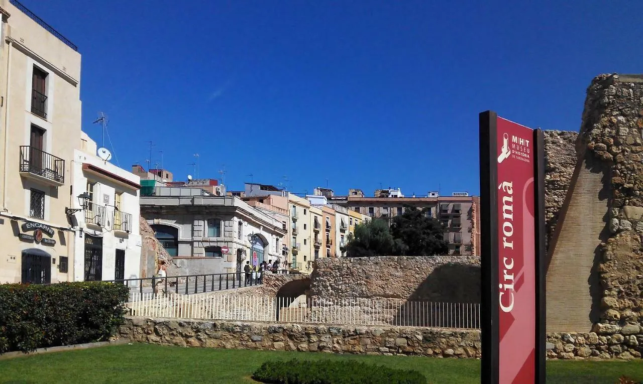 Central With Charm And Sea Views Tarragona Apartment